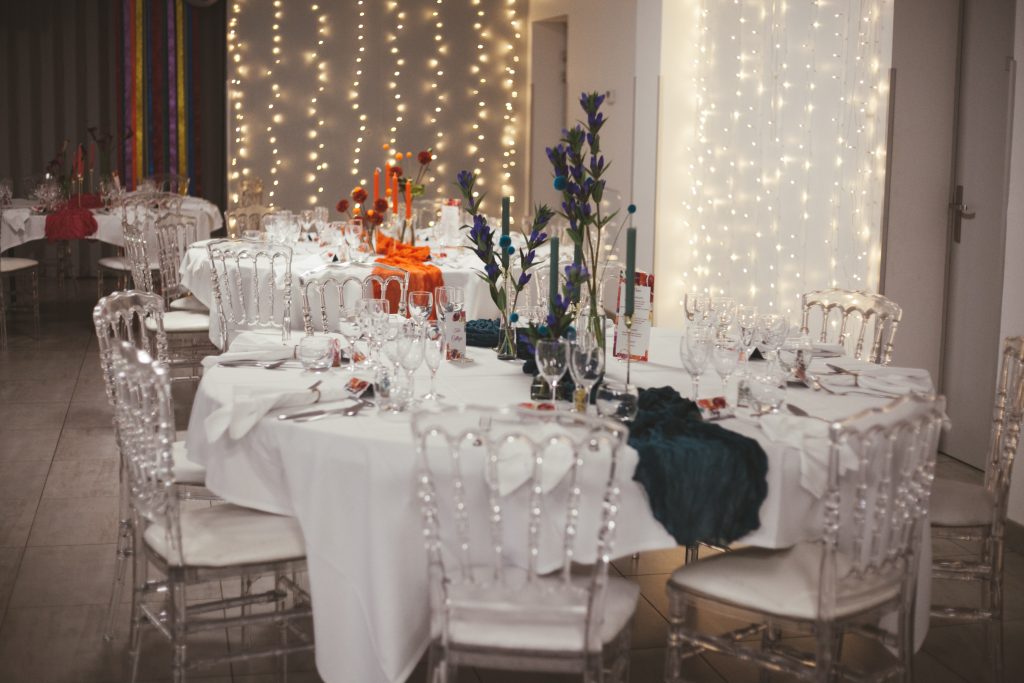 Just Do Event - décoration mariage jewel tones - ouges côte d'or
